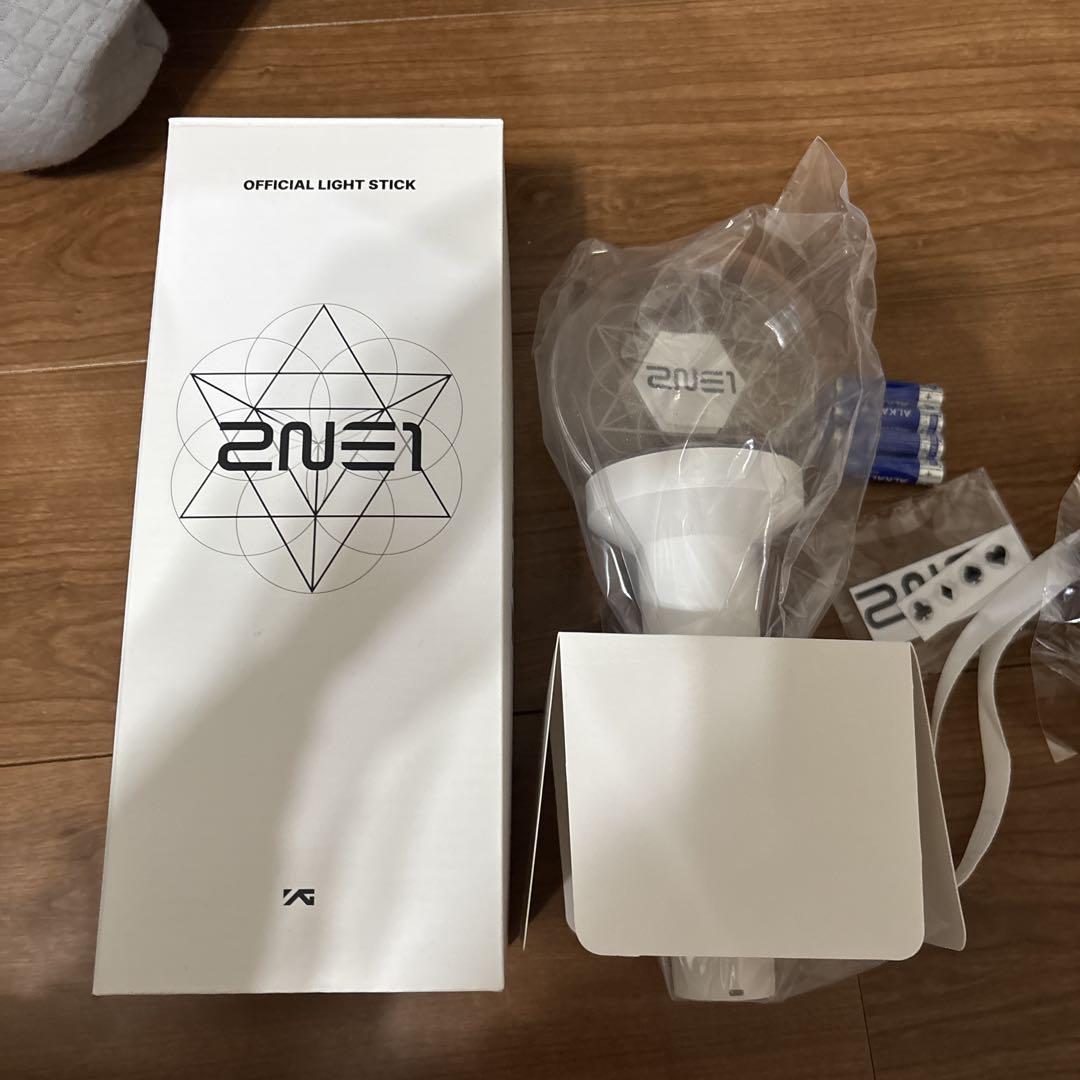 [ИСПОЛЬЗОВАН] 2NE1 официальный фонарик